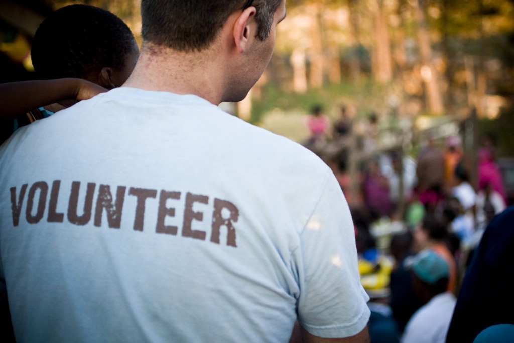 فرص العمل التطوعي في أوروبا 2025: تجربة مميزة لاكتساب الخبرة والمغامرة